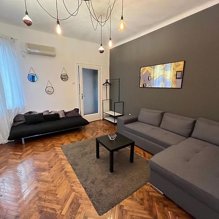 Two Bedroom Apartment Near Slavija Square เบลเกรด ภายนอก รูปภาพ