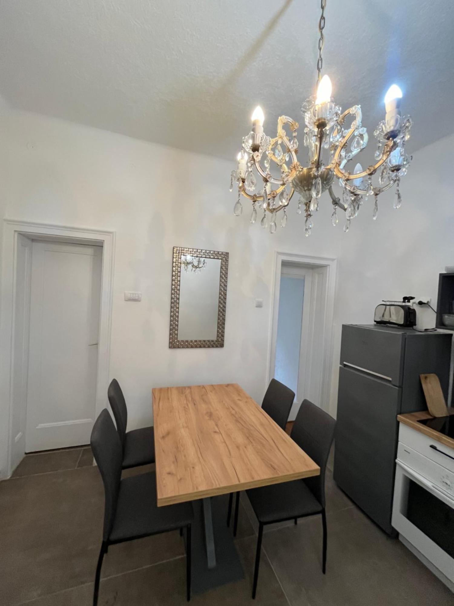 Two Bedroom Apartment Near Slavija Square เบลเกรด ภายนอก รูปภาพ